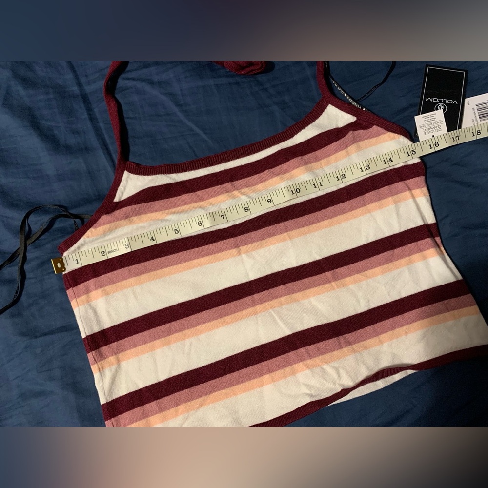 🩷Volcom Halter Top🩷 - Picture 3 of 7